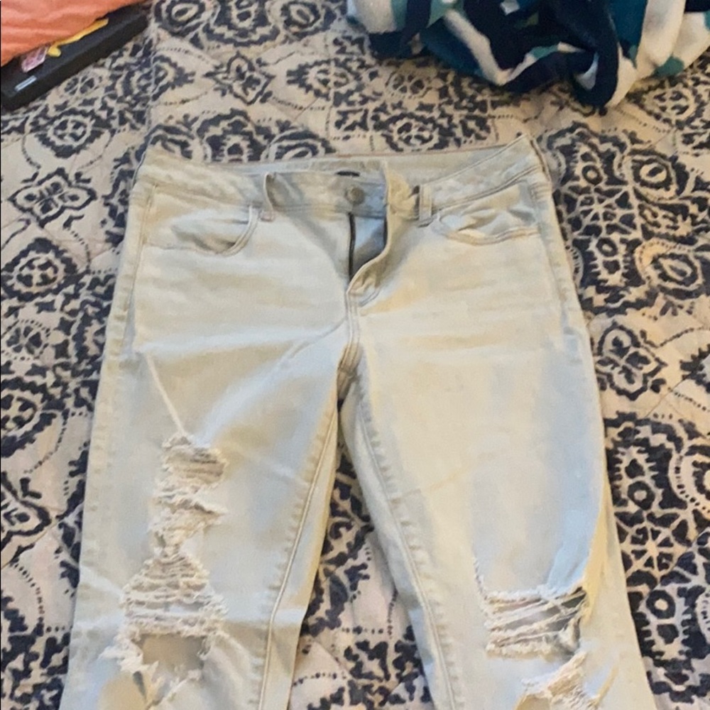 American eagle distressed jeans